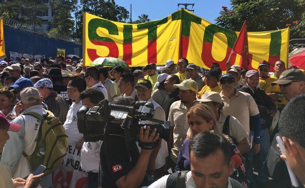 Sindicatos salen a las calles para presionar a diputados que aprueben el Presupuesto 2020 sindicatos-salen-a-las-calles-para-presionar-a-diputados-que-aprueben-el-presupuesto-2020